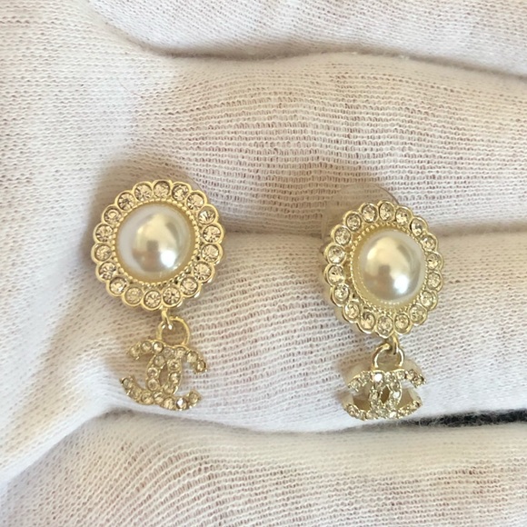 Chanel Gold Double Side CC Earrings - Picture 4 of 7